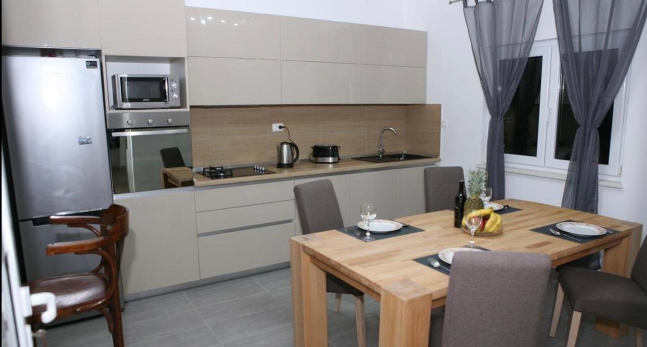 Apartments Antea Трогир Екстериор снимка