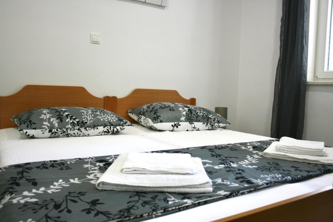 Apartments Antea Трогир Екстериор снимка